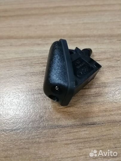 Форсунка омывателя на Ford Focus II и C-Max