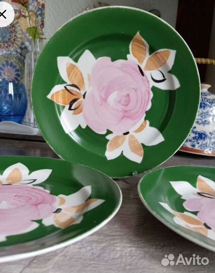 Фарфоровые тарелки, блюда сервировочные
