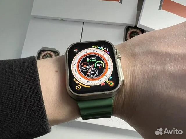 Apple Watch 8 ultra с яблоком