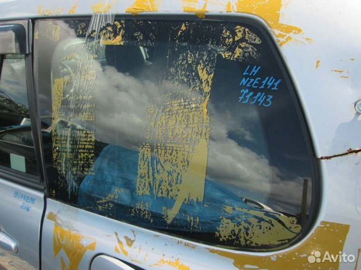 Стекло собачника левое Toyota Corolla Fielder