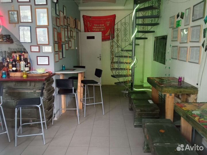 Нянька-философ,слушатель,собеседник со своим баром