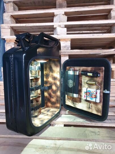 Канистра-бар с фляжкой, фонарем и вечной спичкой