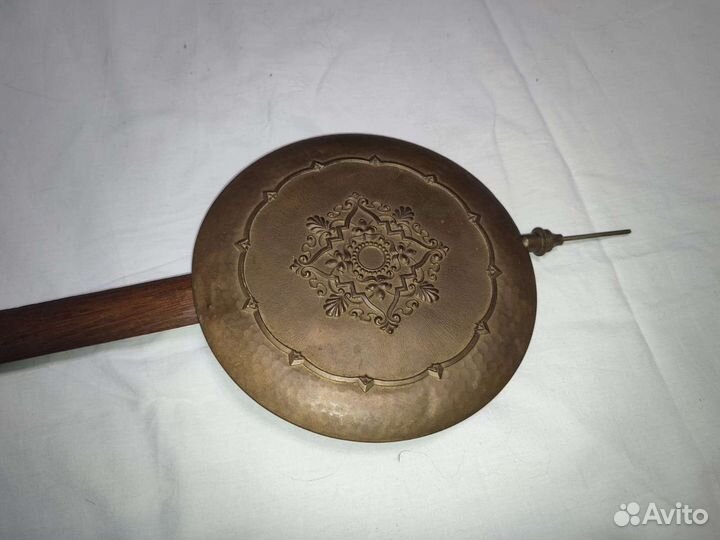 Напольные часы: маятник