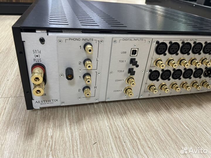 Интегральный стерео усилитель Aesthetix mimas