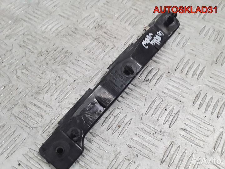 Кронштейн переднего бампера правый Corolla Verso
