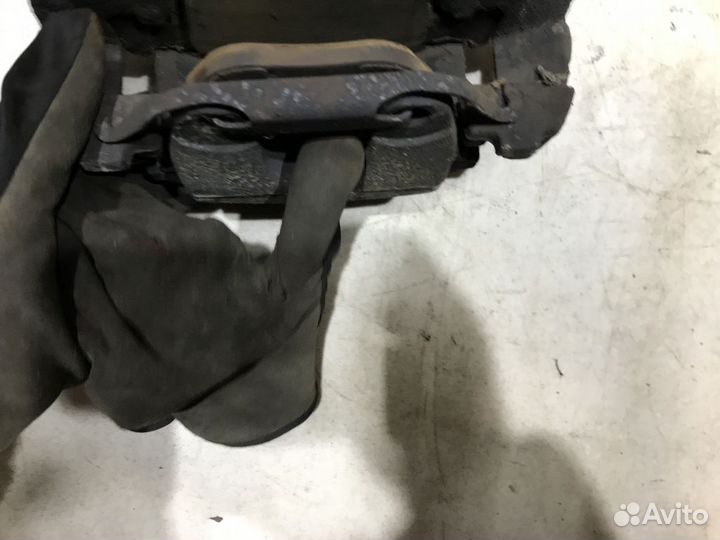 34116773132 Суппорт передний правый BMW X5 E53