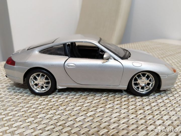 Модель Porsche 911 Carrera 1:24