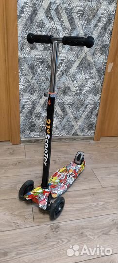Самокат трехколесный