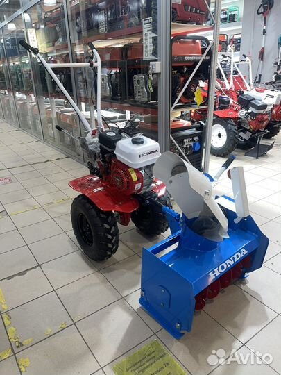 Мотоблок со снегоуборочной насадкой Honda