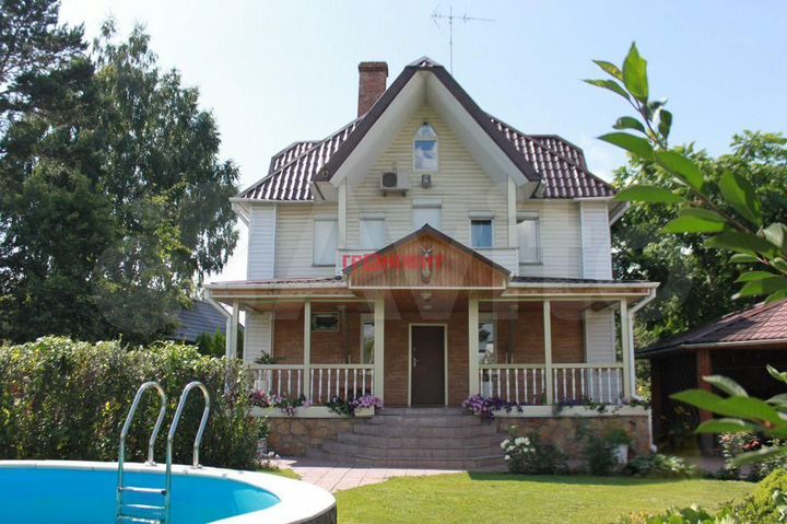 Дом 300 м² на участке 15 сот.