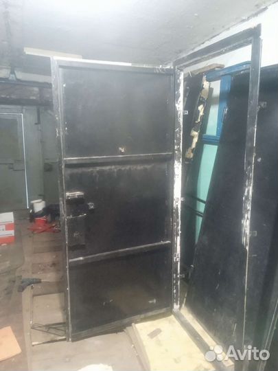 Металлическая дверь бу 2010-900