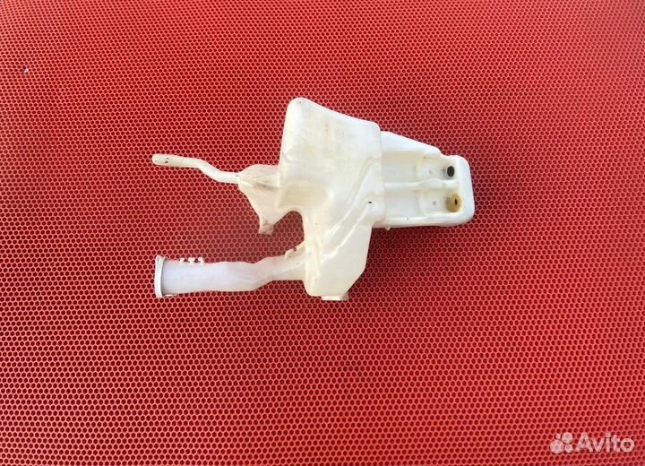 Бачок омывателя Mitsubishi Carisma