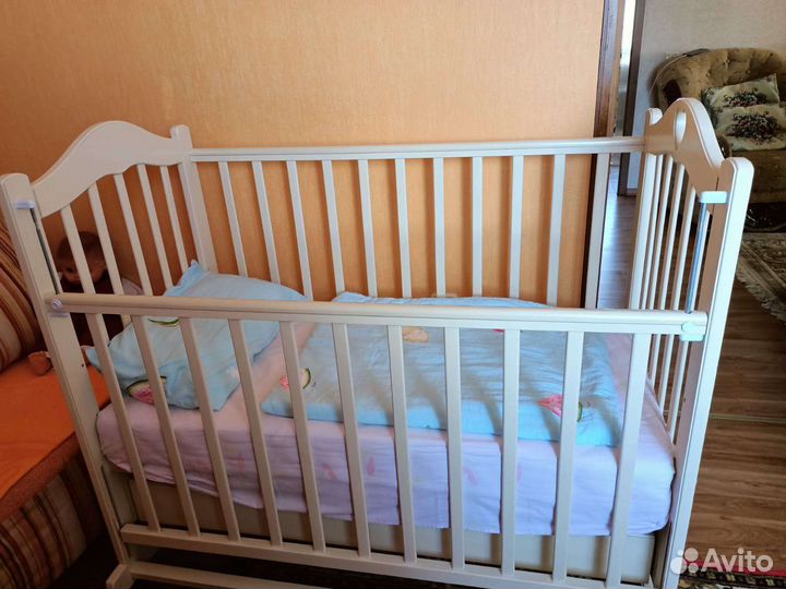 Детская кроватка