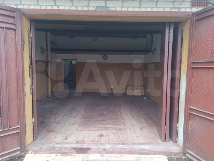 Гараж, > 30 м²