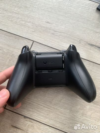 Xbox One s 1tb 2 геймпада с дисководом