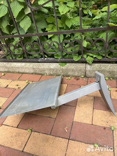 Подставка под телевизор на стену