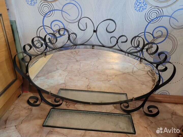 Зеркало с полочкой