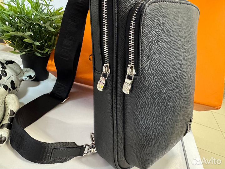 Сумка Louis Vuitton через плечо