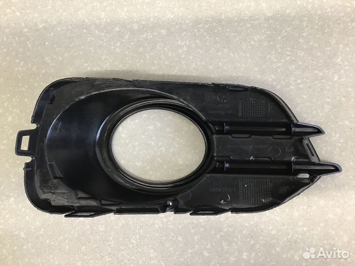 Рамка противотуманой фары левой VW Tiguan 2011-201