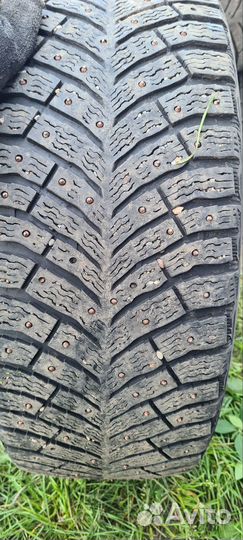 Michelin X-Ice North 4 215/55 R17