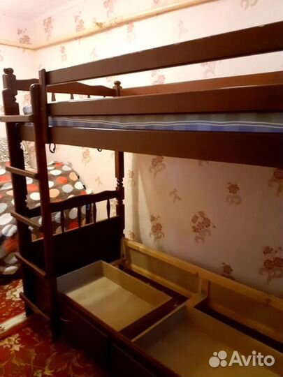 Двухъярусная кровать