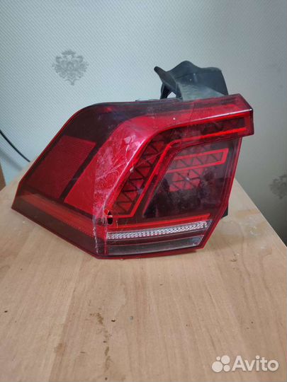 Фонарь левый Фольксваген Тигуан 2019