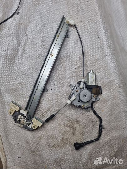 Стеклоподъемник передний правый Ниссан Санни 15 16