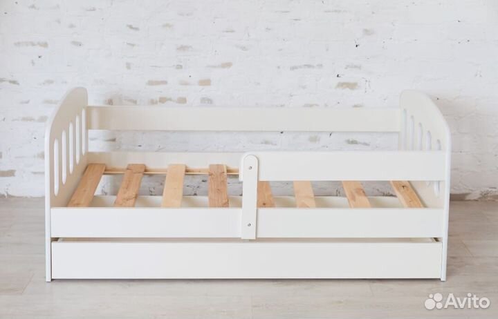 Детская кровать крепкая