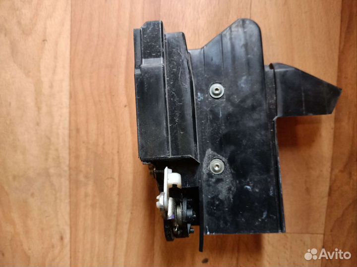 Замок двери правый Renault Logan 2