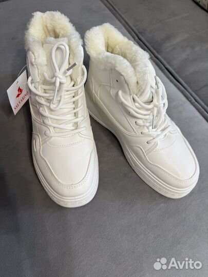 Кроссовки женские 38 размер новые