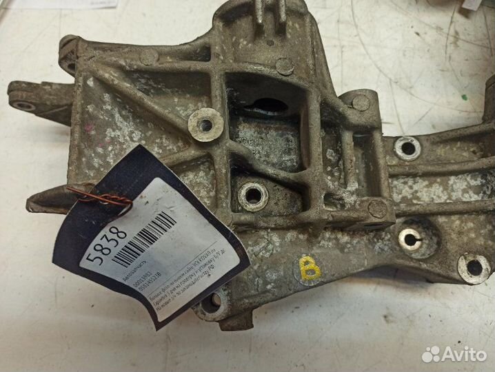 Кронштейн генератора Audi A4 B5 1994-2001