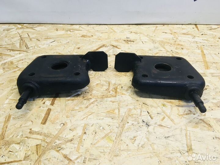 Чашки задних пружин Nissan Cedric Gloria WY30