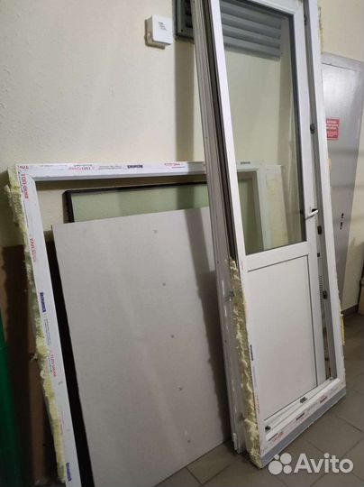 Пластиковое окно с дверью