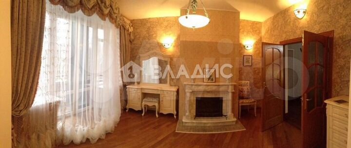 Дом 900 м² на участке 22 сот.