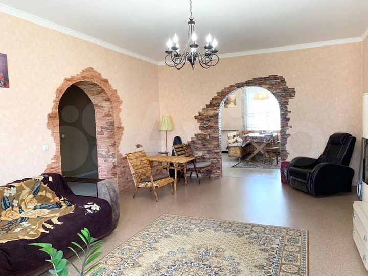 Дом 189,6 м² на участке 4,4 сот.