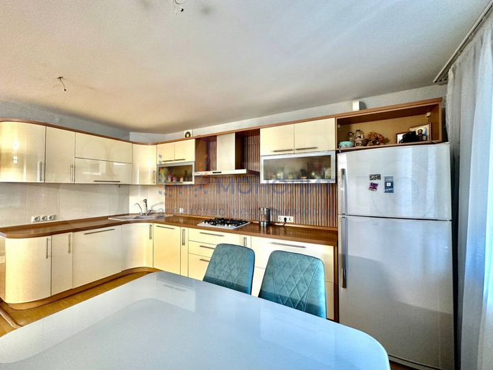 3-к. квартира, 103 м², 4/9 эт.