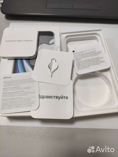 Коробка от iPhone SE 64 Гб
