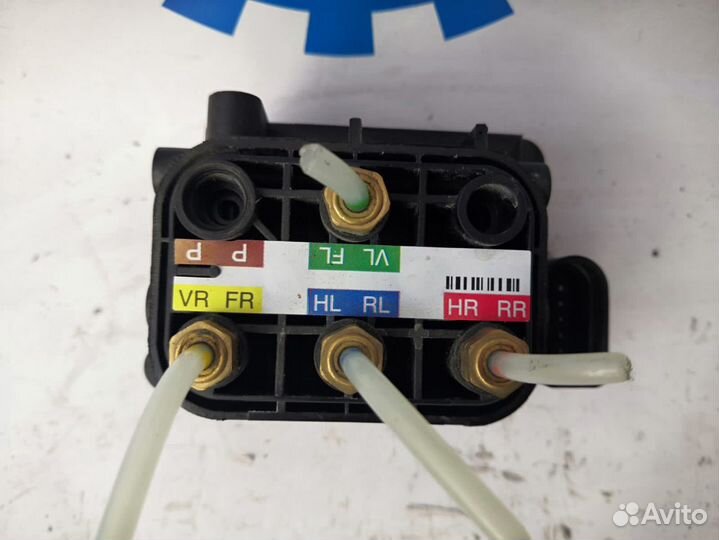 Mercedes W222 13- Блок клапанов пневмоподвески