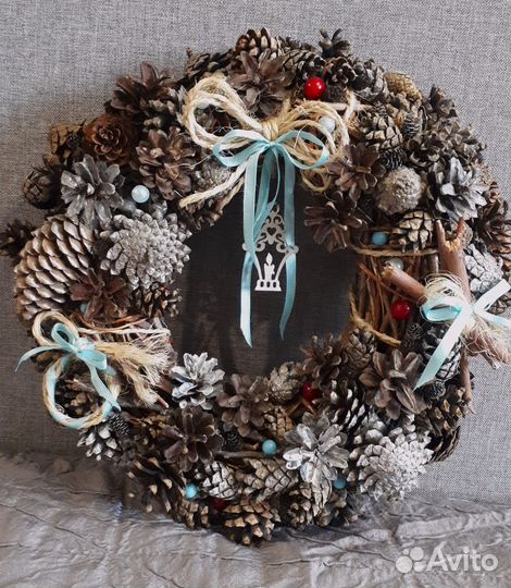 Новогодний декор, рождественский венок из шишек