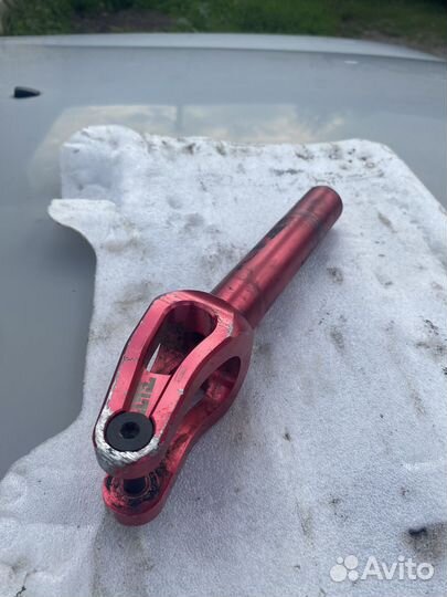 Зажим Tilt Nimbus для трюкового самоката