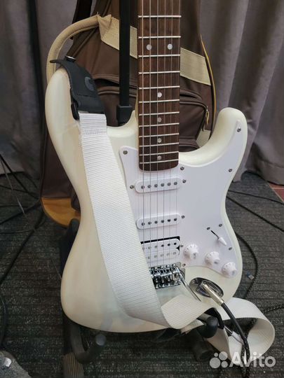 Fender Squier Bullet Stratocaster HSS AWT