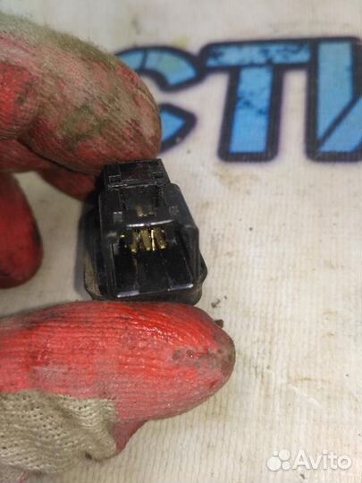Выключатель концевой mitsubishi ASX (2010) 8608A220 Отличное состояние