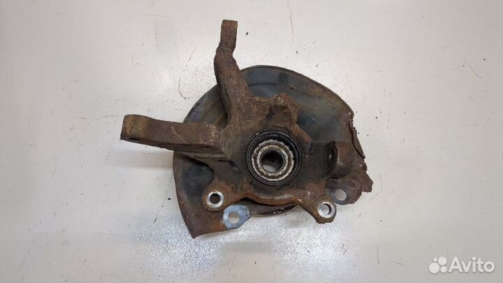 Ступица (кулак, цапфа) правая передняя Mitsubishi Colt