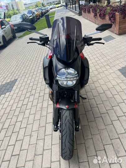 Ducati Diavel Carbon (zard)