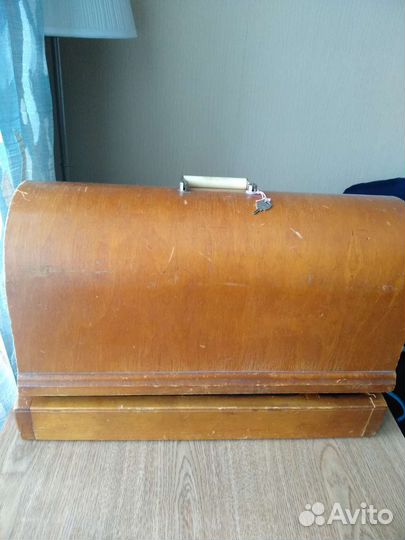 Швейная машинка с электроприводом