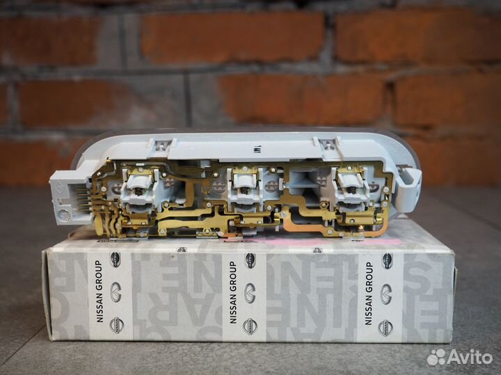 Плафон салонный Nissan Almera G15