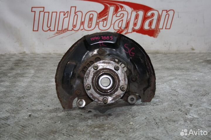 Ступица кулак передний левый Subaru Forester SG