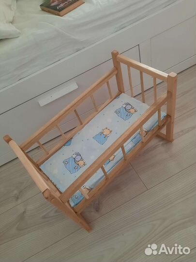 Игрушечная кровать