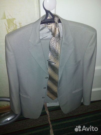 Костюм брюки и галстук