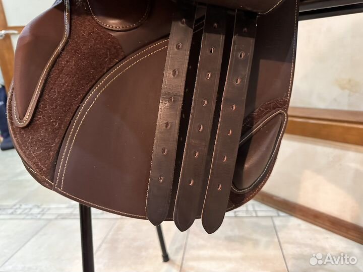 Конкурное седло ikonic Light 17